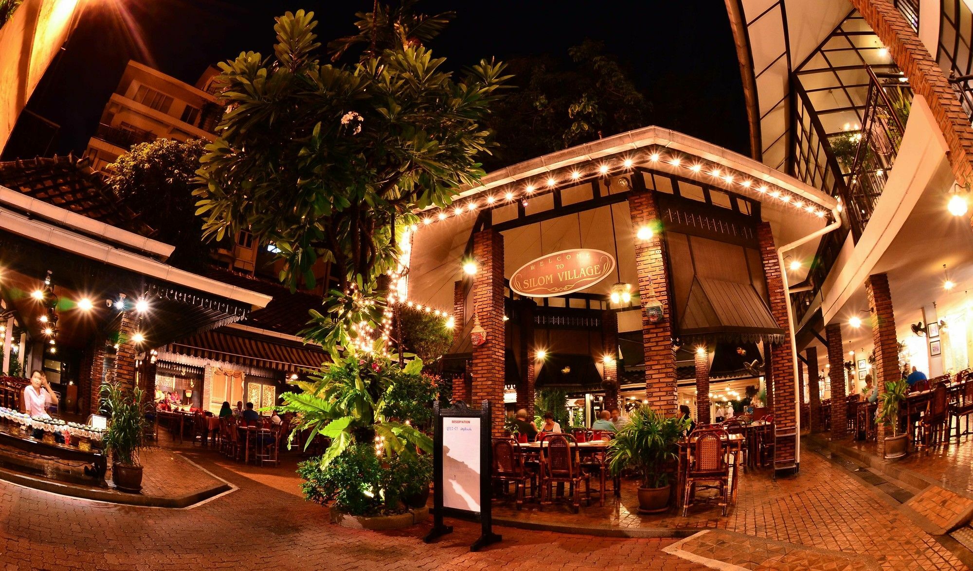 Silom Village Hotel 3*