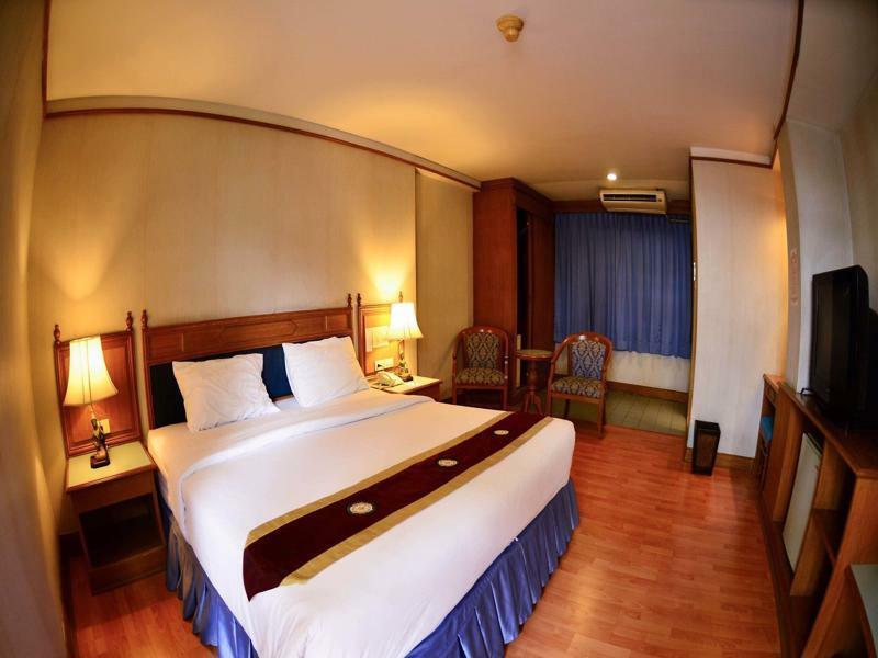Silom Village 3*