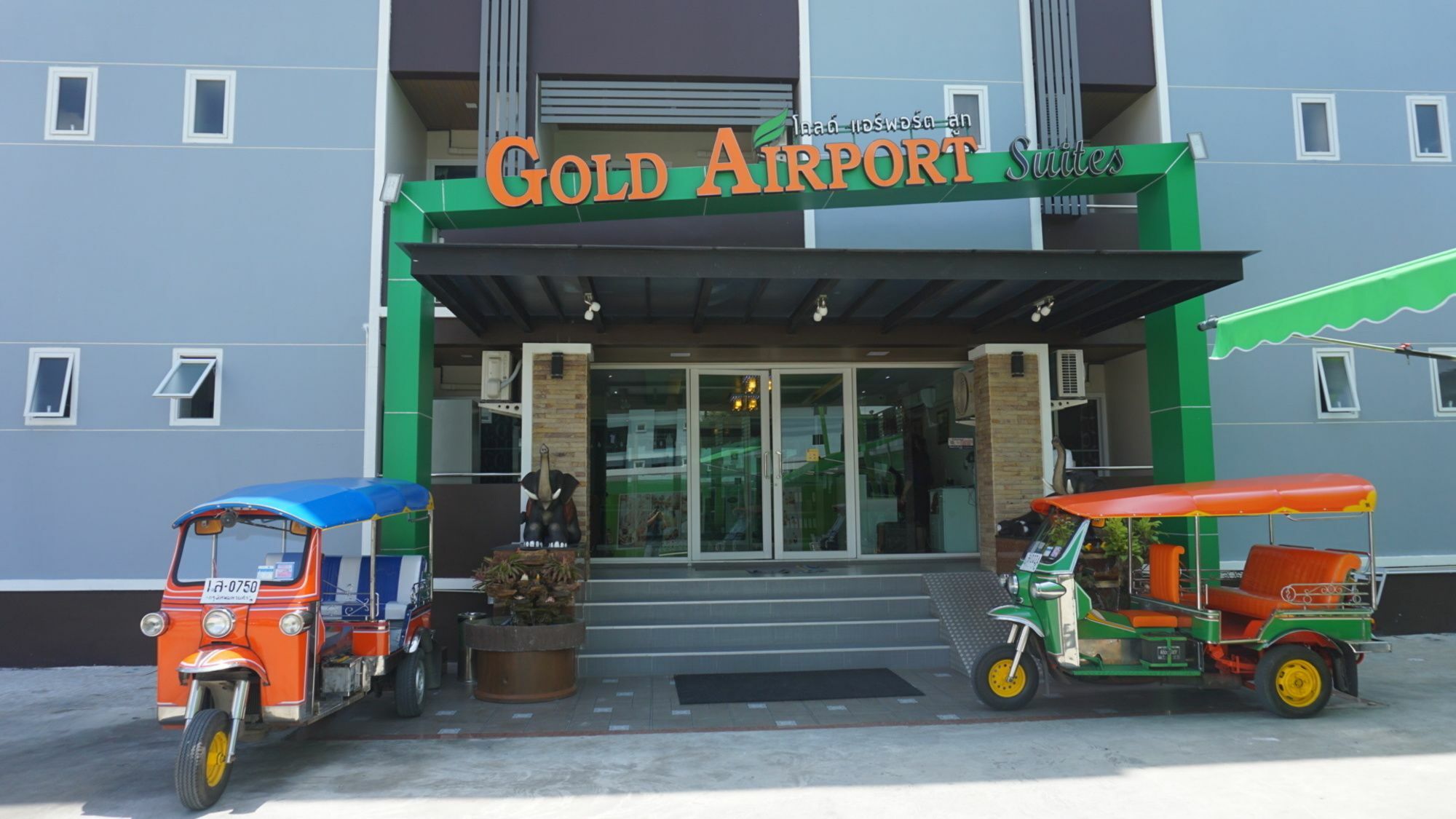 Hotel Gold Airport