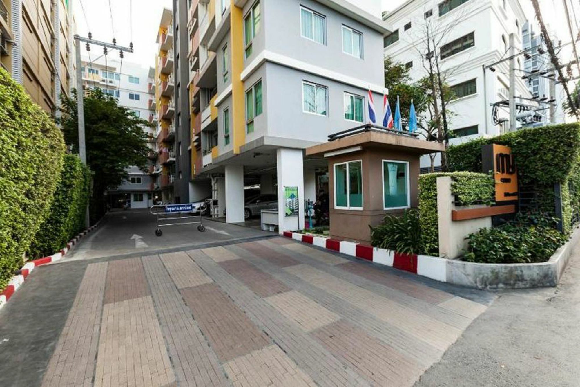 Apartment 1 Bdrm 5 Minutes Walk 2 Bts Fiber Optic Wifi Bangkok