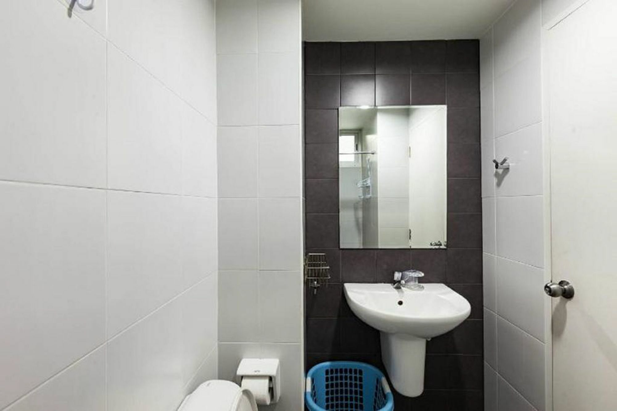 1 Bdrm 5 Minutes Walk 2 Bts Fiber Optic Wifi Apartment Bangkok