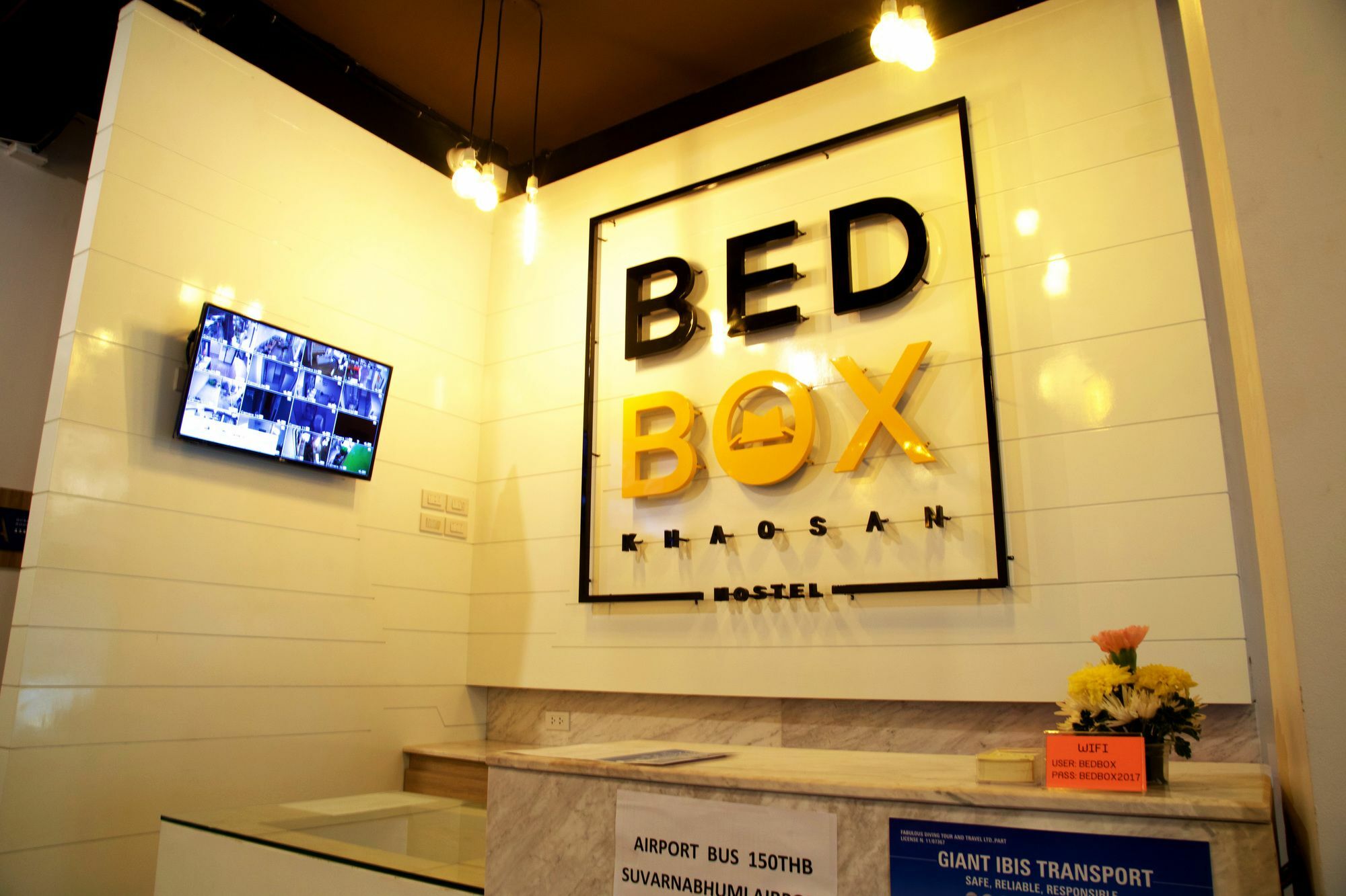 Bed Box Khaosarn Hostel Bangkok