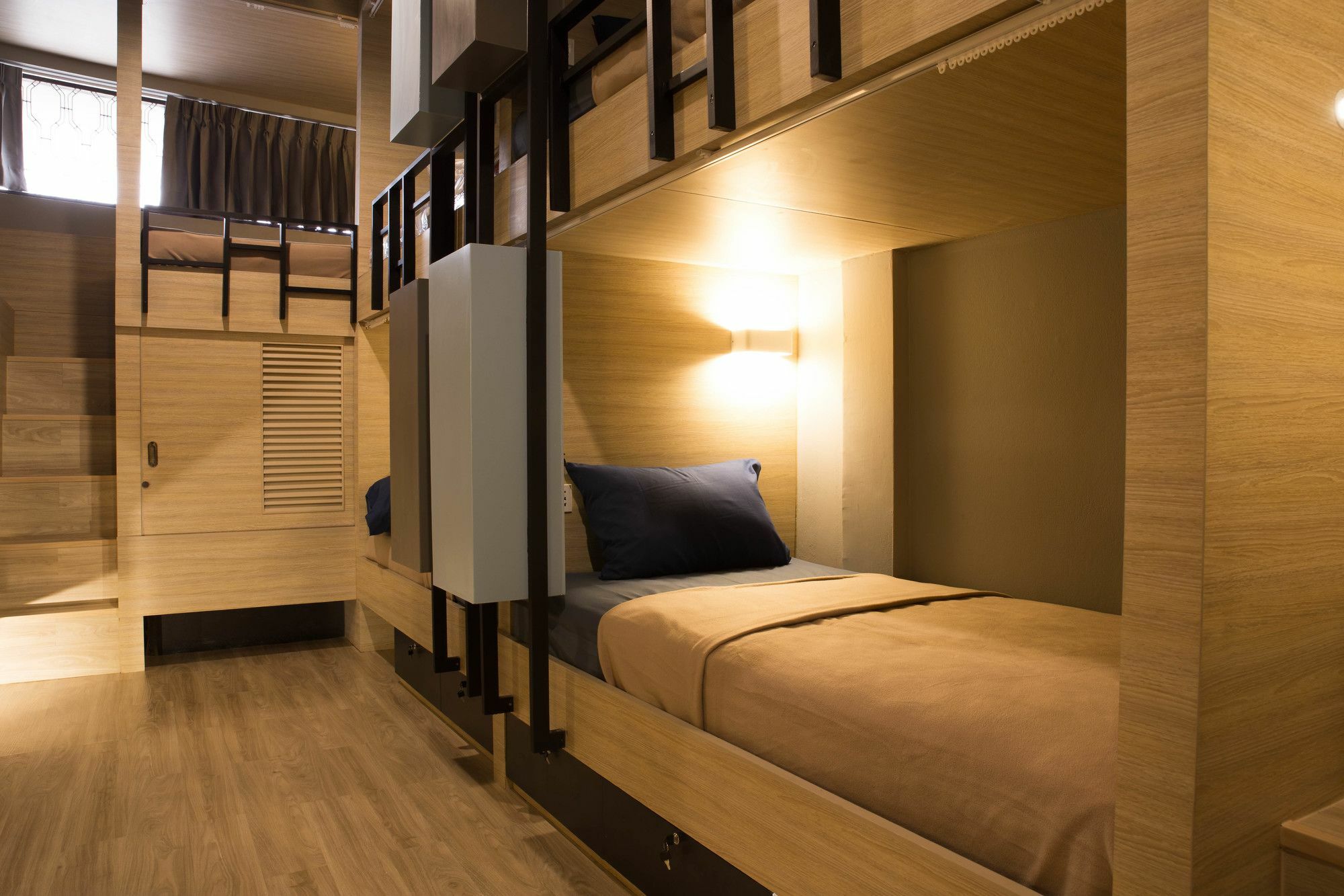 Bed Box Khaosarn Hostel Bangkok