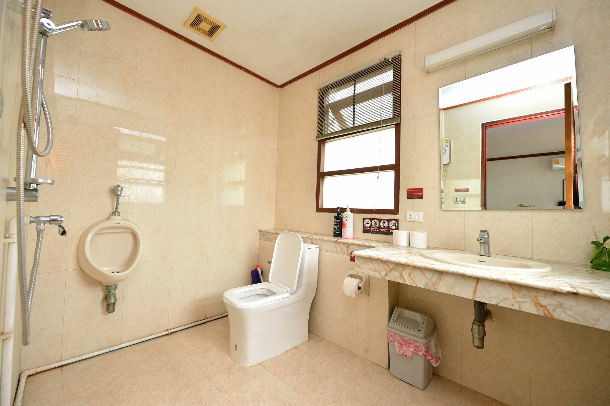 Bed & Breakfast Lost And Found Bangkok