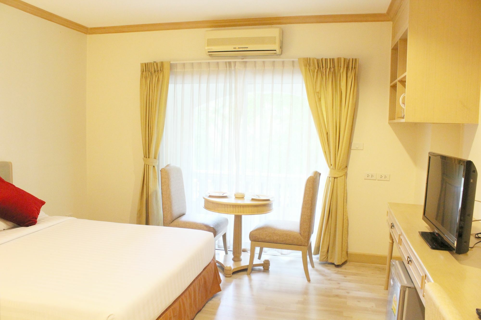 Romance Srinakarin Hotel 3*