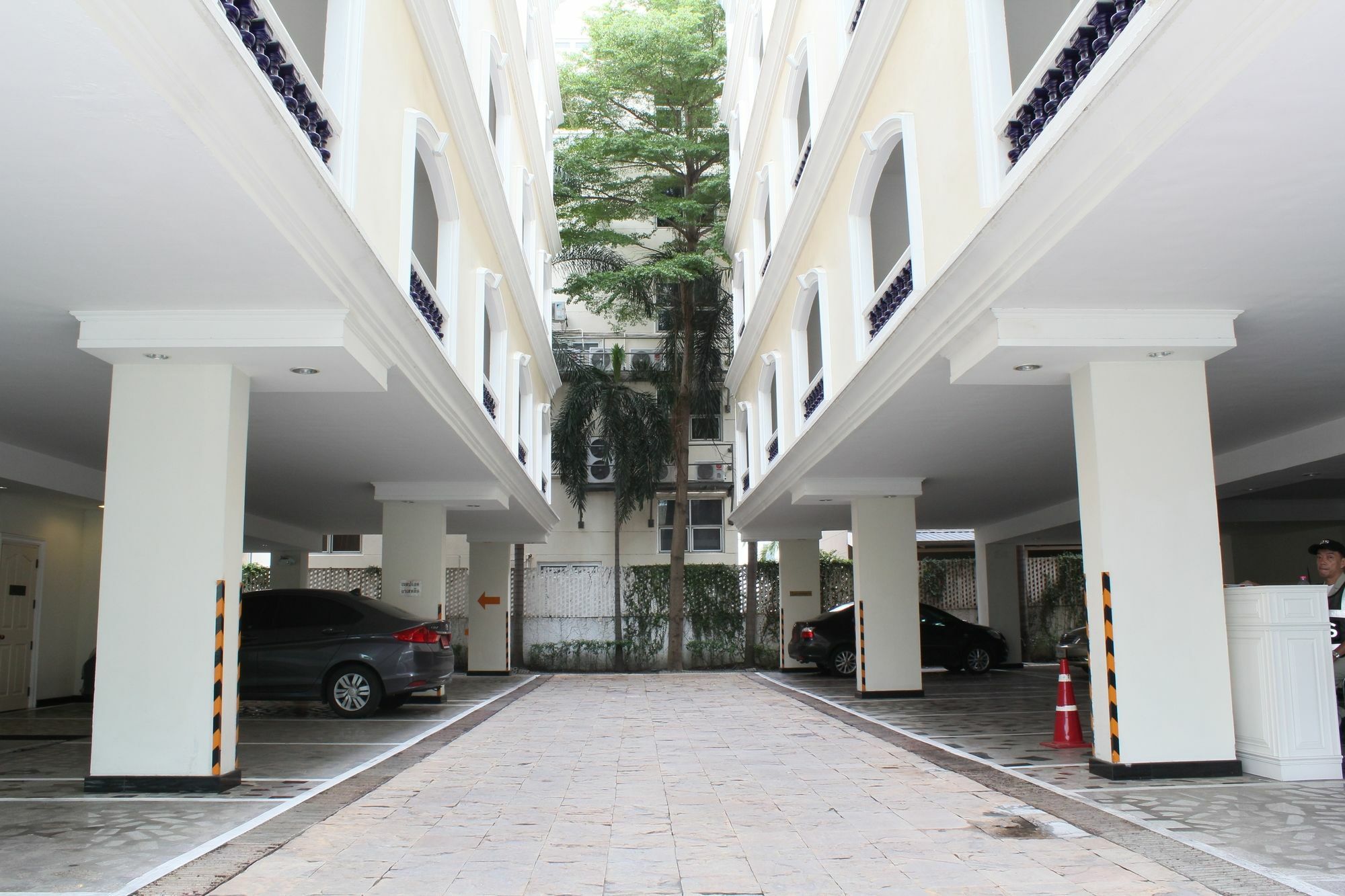 Romance Srinakarin