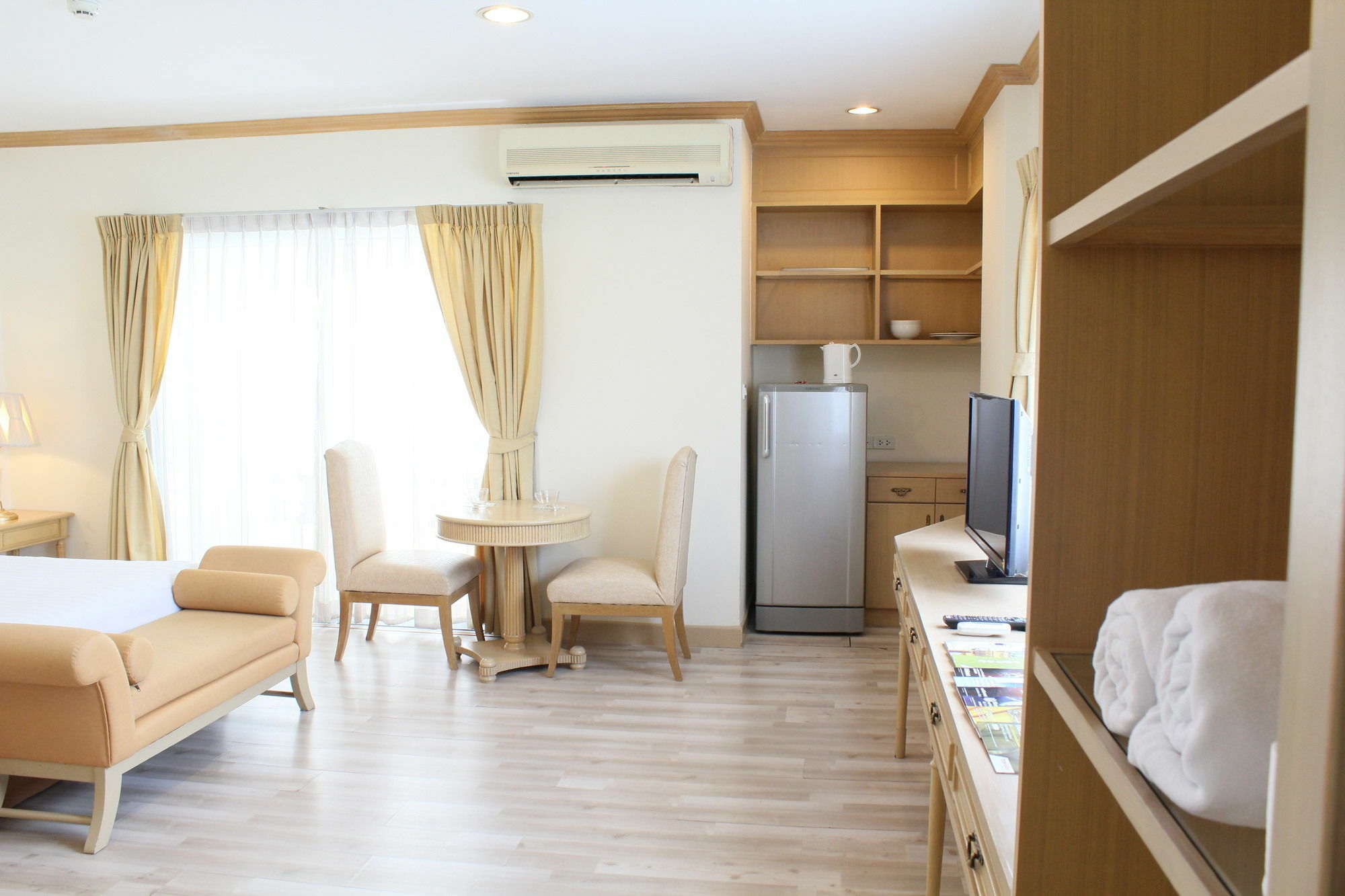 Hotel Romance Srinakarin Bangkok