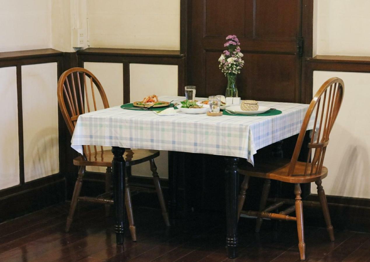 24 Samsen Heritage House Guest house *