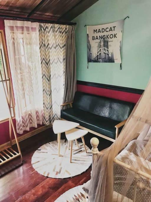 Guest house Madcat 曼谷疯猫民宿 *