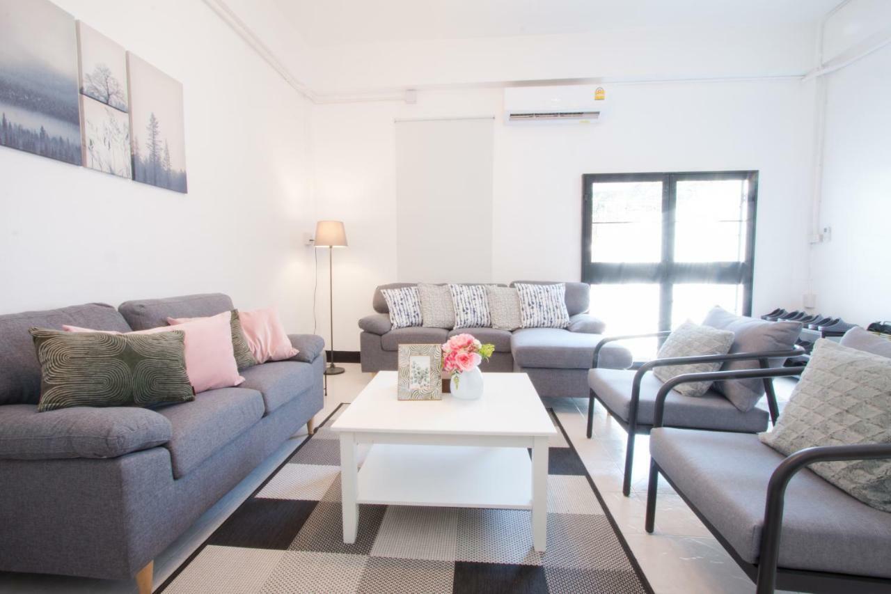 Neveu Premier : Ratchada Bangkok