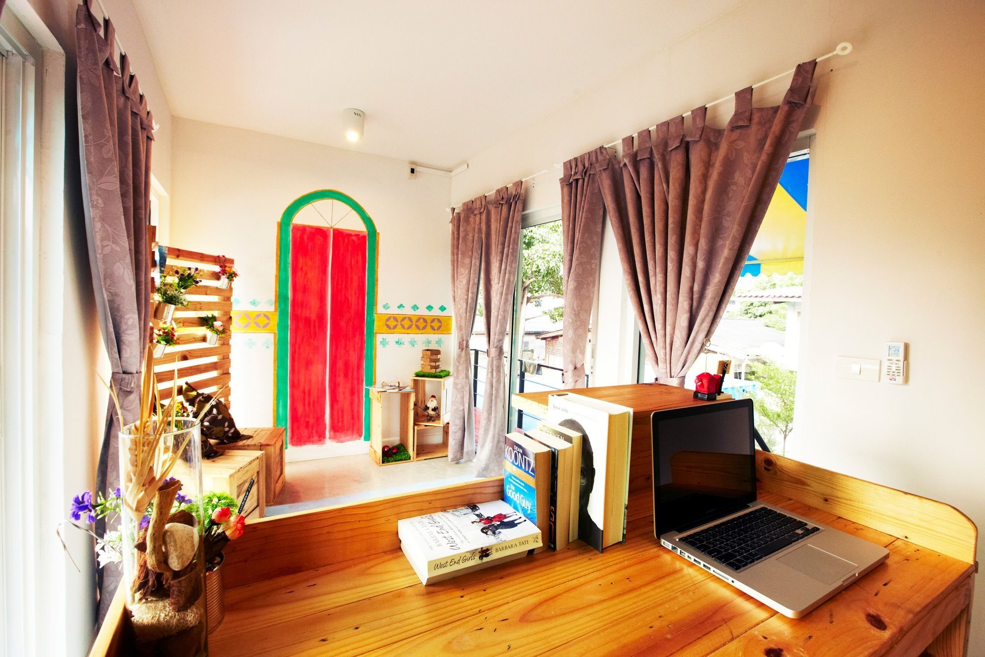 Hostel Wh *