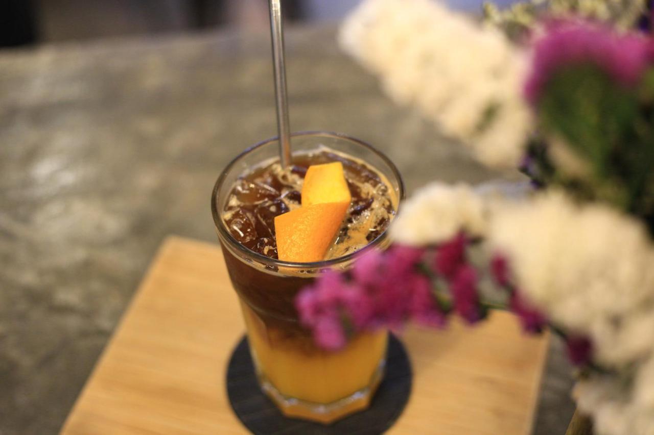 Thonglor Travellers And Cafe * Bangkok