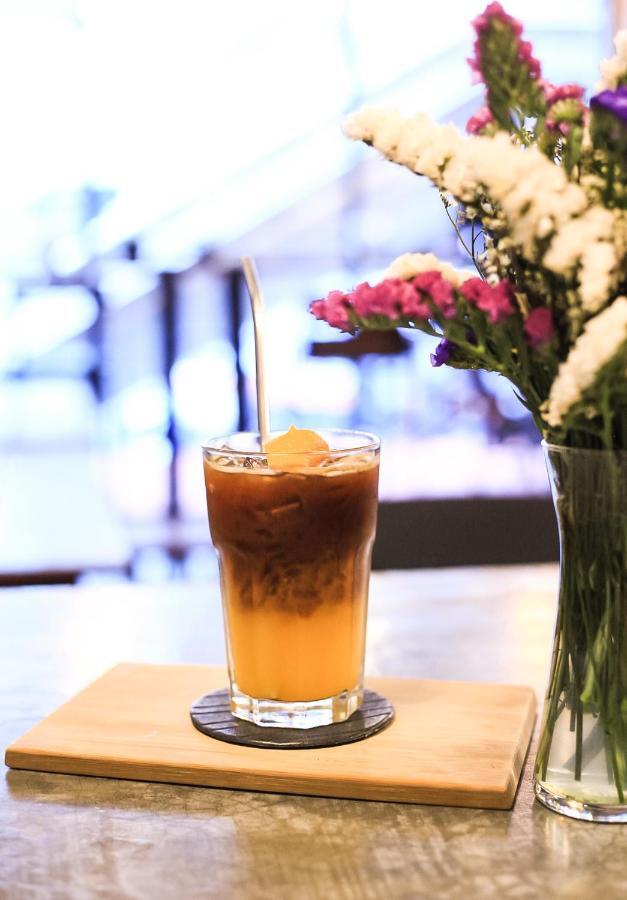 Thonglor Travellers And Cafe Hostel