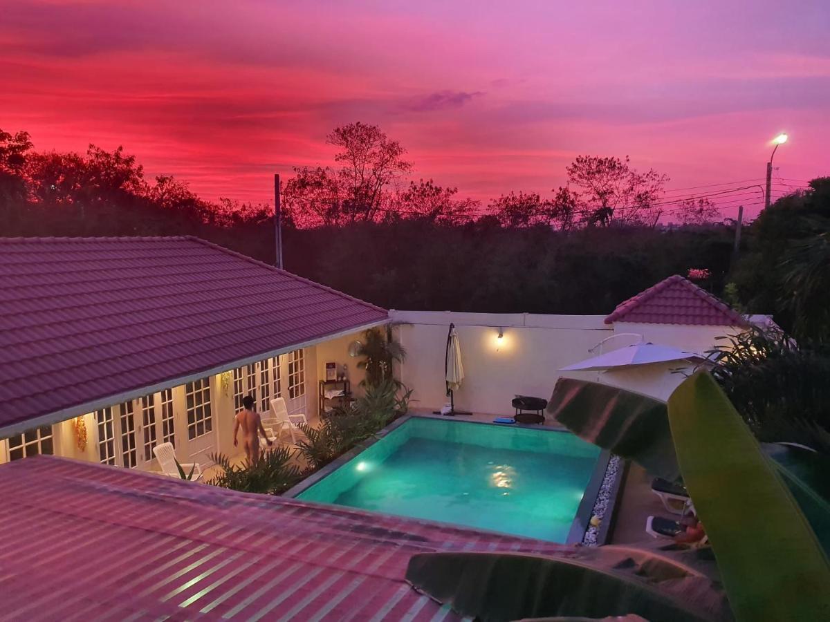 Barefeet Naturist (adults Only) Guest house Bangkok