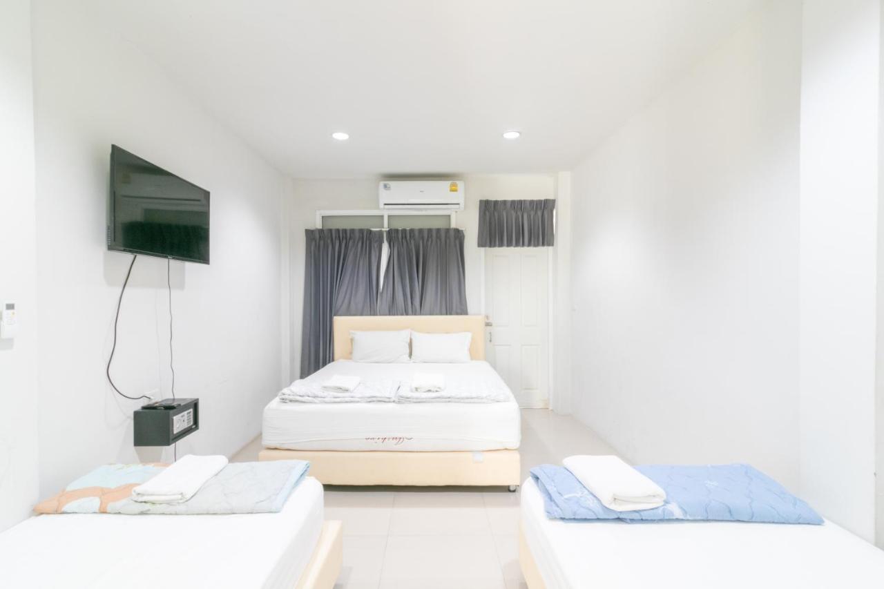 The Rooftop Hostel Bangkok