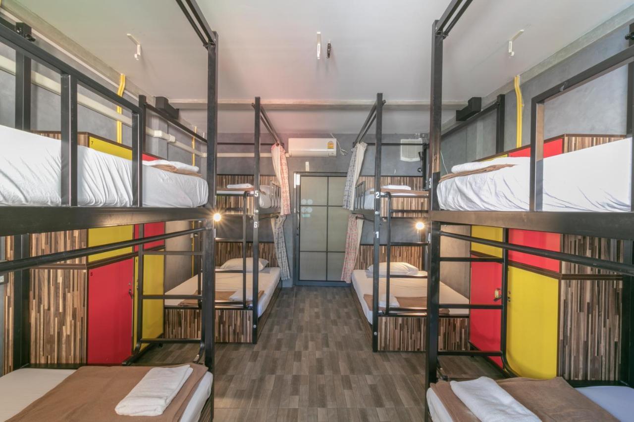 Hostel M Gray *