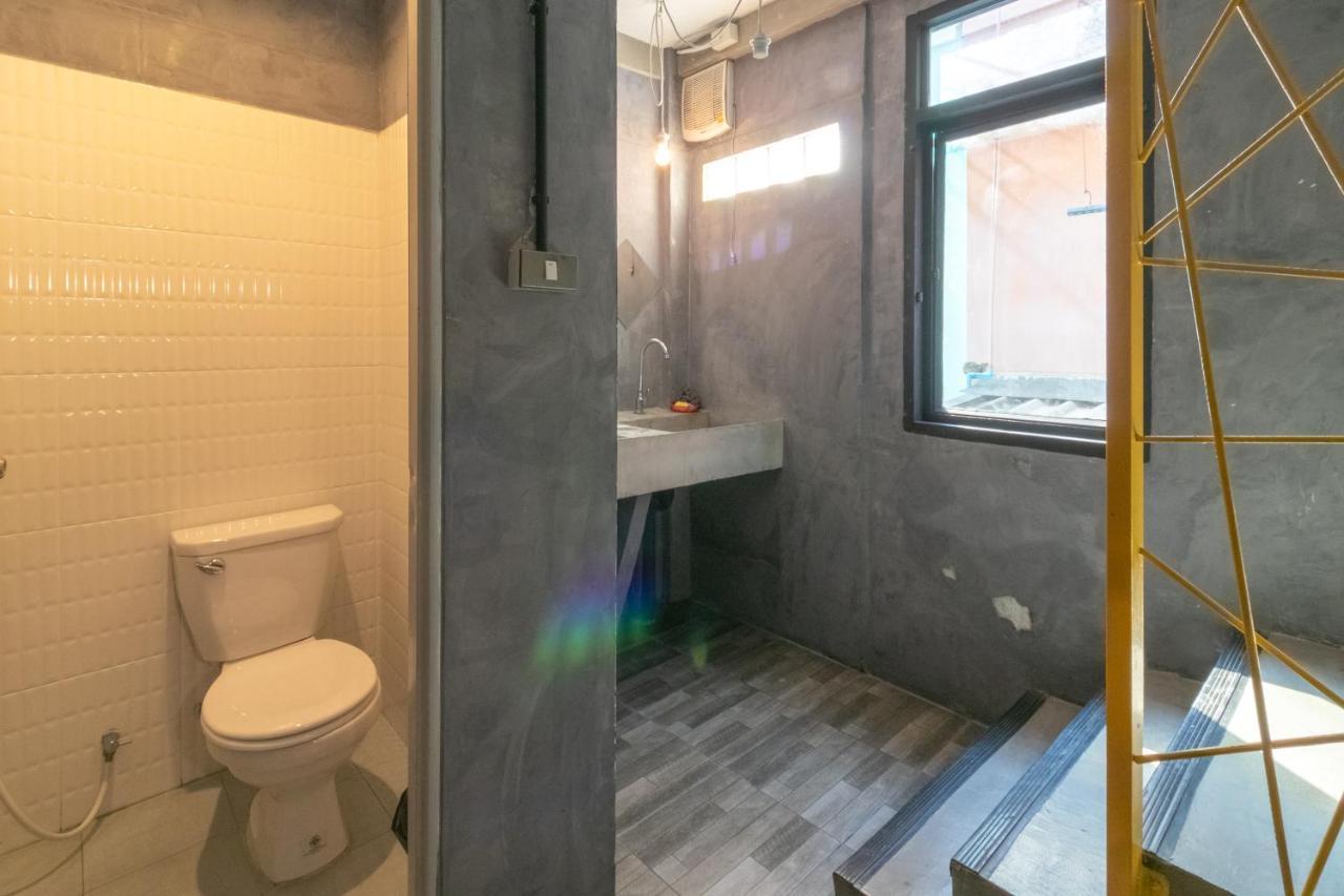 Hostel M Gray