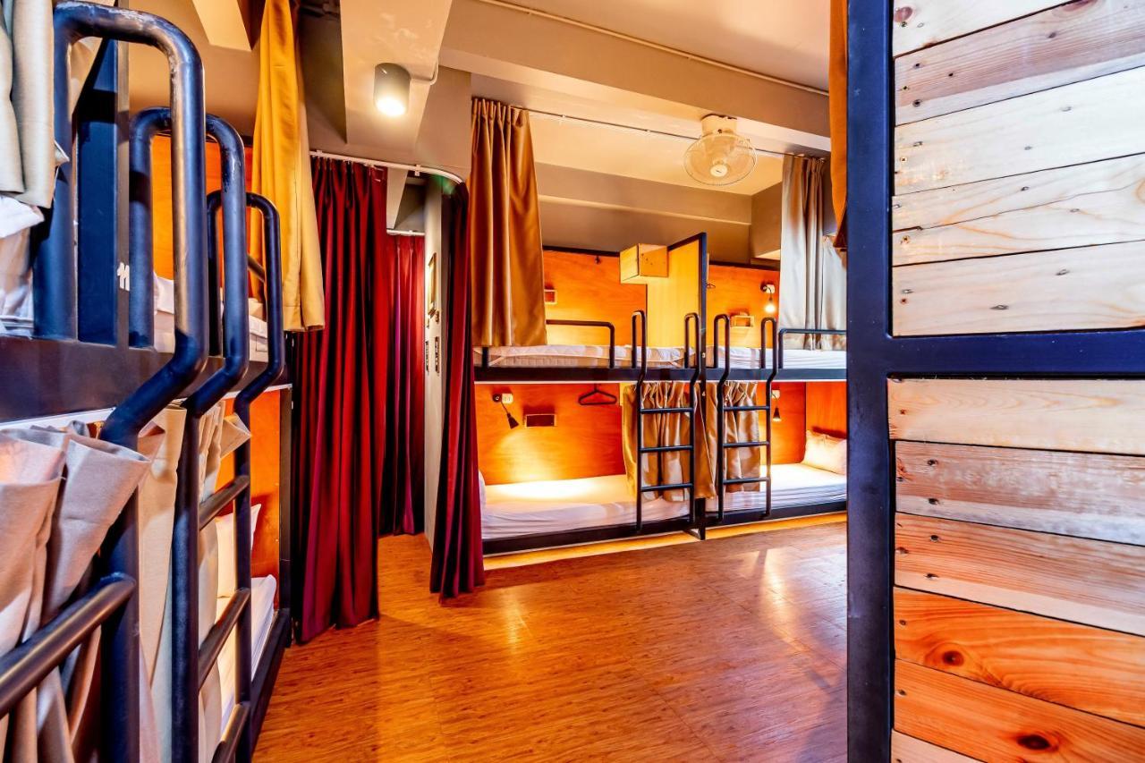 Thonglor Travellers And Cafe Hostel