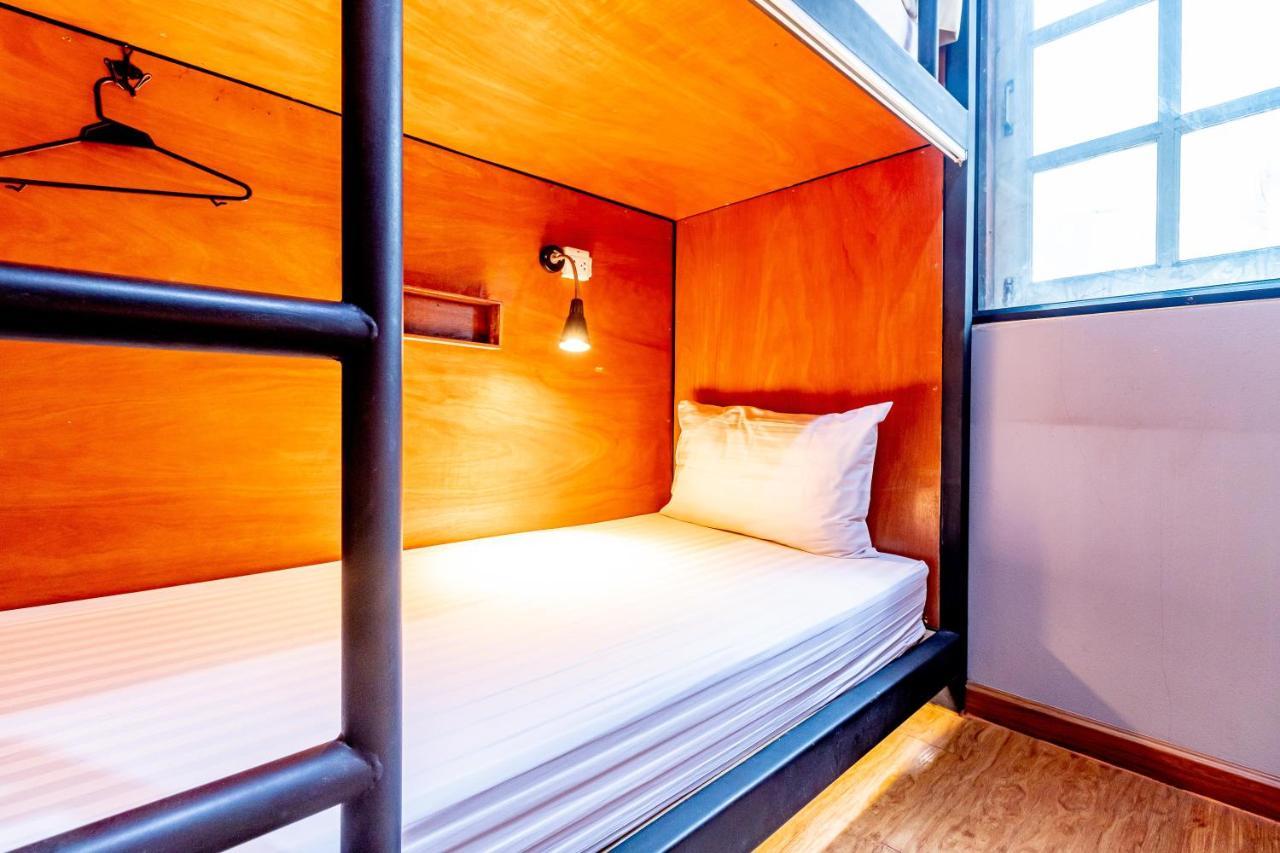 Thonglor Travellers And Cafe Hostel