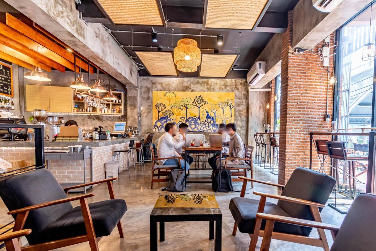 Hostel Thonglor Travellers And Cafe Bangkok