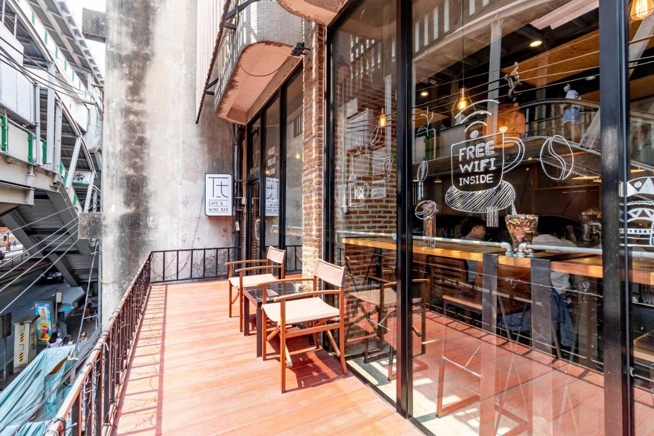 Hostel Thonglor Travellers And Cafe Bangkok
