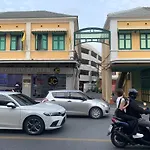 Khaosan Pearl Hostel