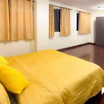 Private House 3 Suite Beds + Double Beds In Heart Of Phromphong