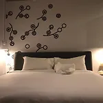 Bedspread Hostel (Adults Only)