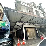 The White Den Chatuchak