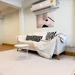 Huge 4 Story Japanese House Sleeps 9 City Center