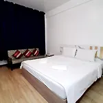 City Plaza Nana Hotel