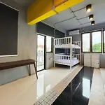 Oyo 75465 Lucky Hostel - Huai Khwang