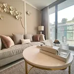 Luxury Sukhumvit Asoke Nana 65 Sqm Sleeps 4