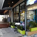 White House Asoke Sukhumvit 18