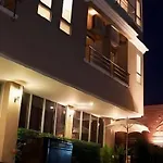Grand Pinnacle Hotel