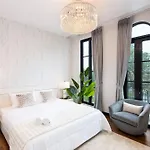 Stylish 7Beds Poolhouse With Cinema Lift - 2Min To Bts