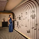 Madi Paidi Bangkok, Autograph Collection