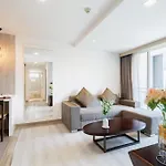 Spacious Bedroom- 2 Mins From Train Station