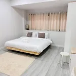 Lovely Townhome In Shopping District Near Bts&Mrt