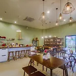 Hom Hostel & Cooking Club