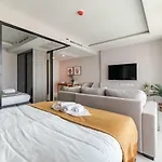 Sukhumvit Asok Modern Suite