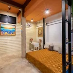 The Alley Hostel&Bistro
