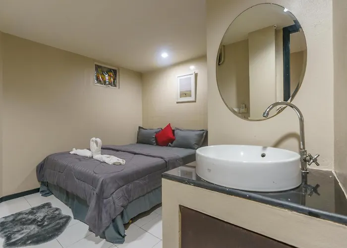 Cheqinn Bed Sukhumvit 4 Nana Plaza