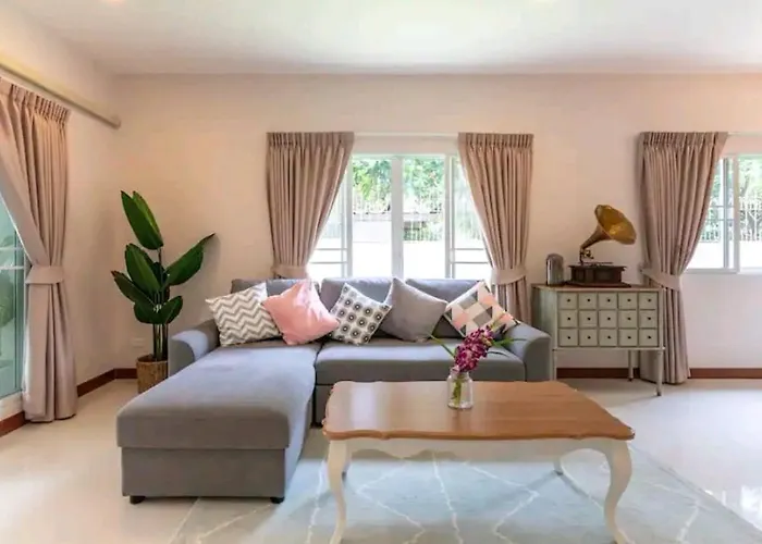 Nana 4 Bedroom Villa