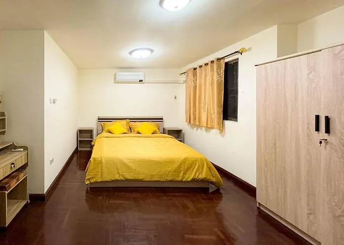 Private House 3 Suite Beds + Double Beds In Heart Of Phromphong