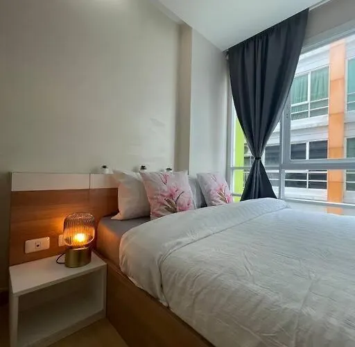Cozy Room At Huai Khwang Close To Mrt