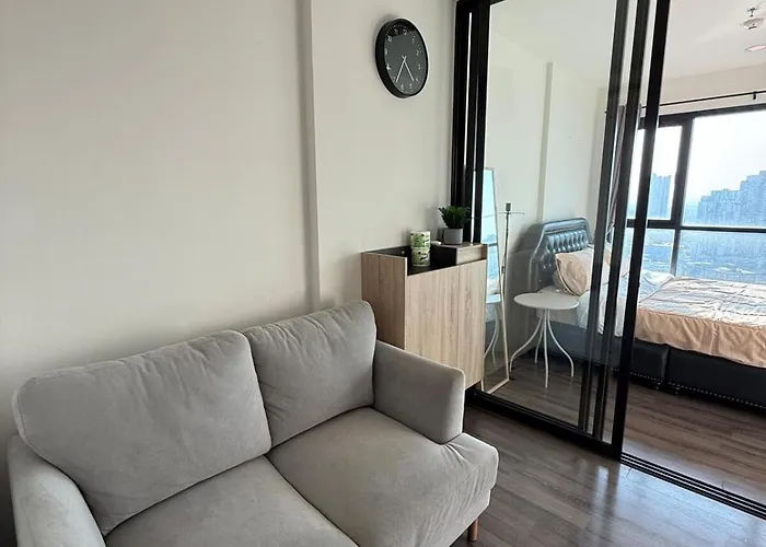Luxury 1-Bedroom Luxury Condo With Pool, Gym, Sky View, King Bed, Near Bts Station, Central Location