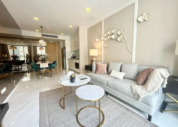 Luxury Sukhumvit Asoke Nana 65 Sqm Sleeps 4