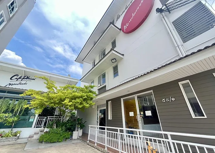 Ruan Plaisoi Apartment