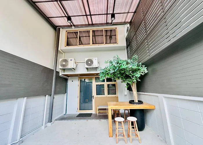 Lovely Townhome In Shopping District Near Bts&Mrt